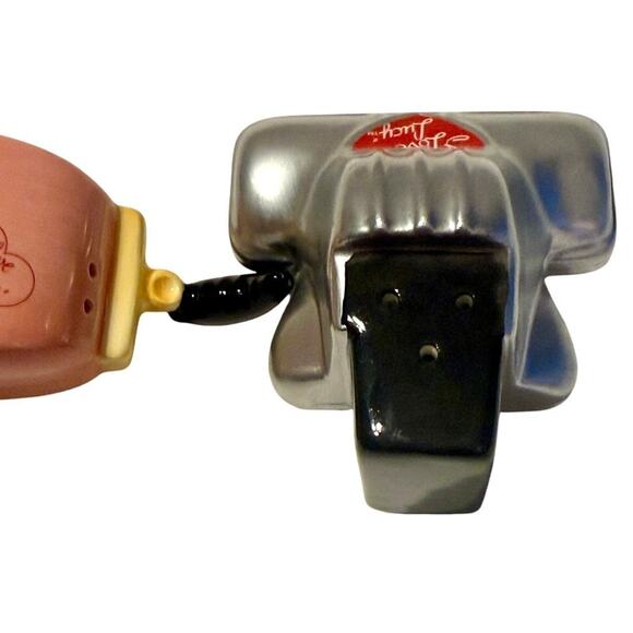 I Love Lucy Vacuum Cleaner Salt & Pepper Shaker Set (2007, Vandor) Rare & HTF - Picture 6 of 6